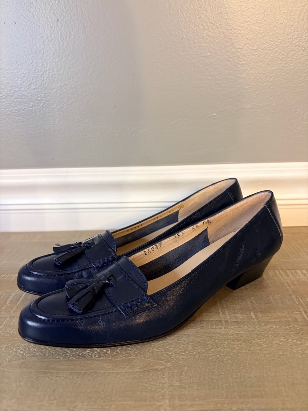 Salvatore Ferragamo Women’s Vintage Navy Blue Leather Tassle Loafers, Size 6.5
